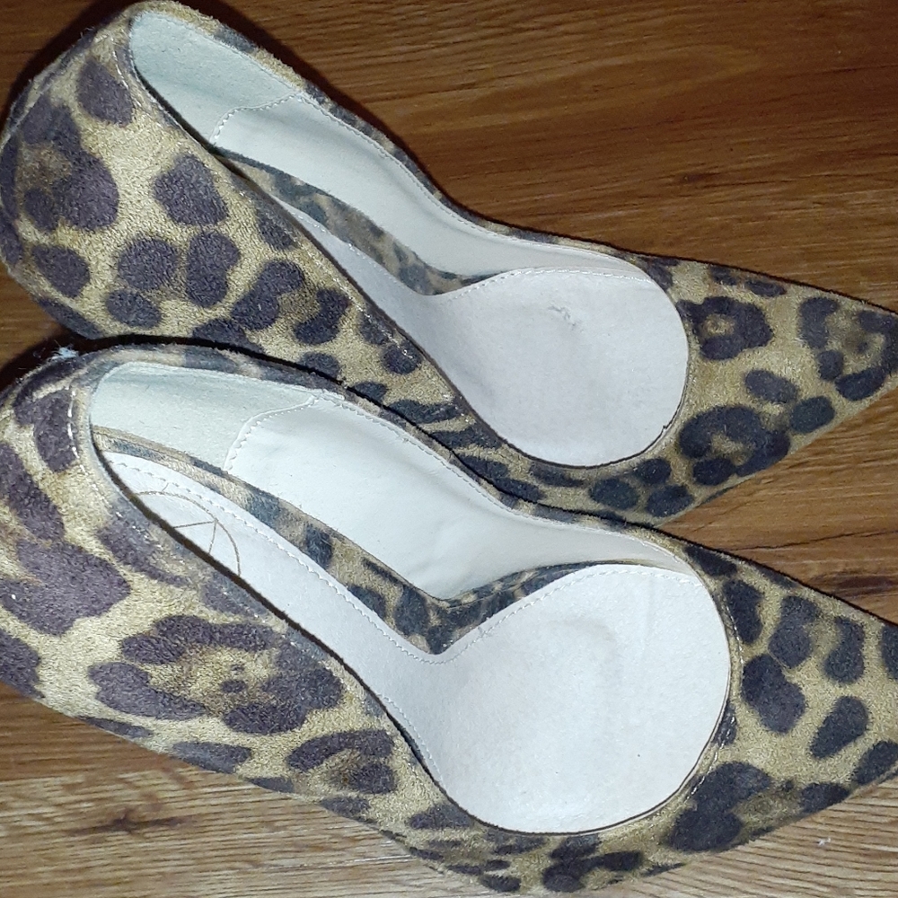 Heels - Picture 2 of 3